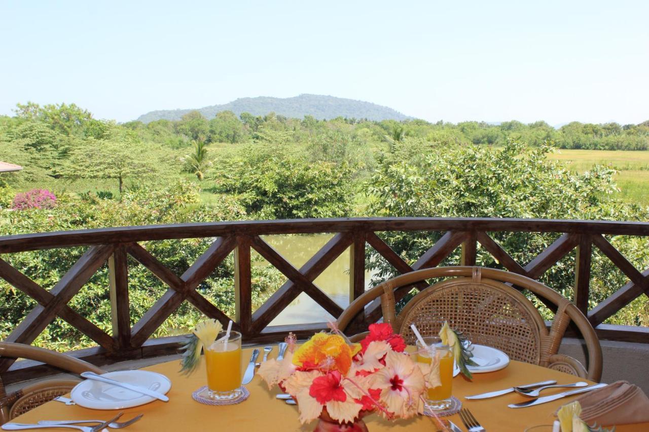 Hibiscus Garden Hotel Tissamaharama Extérieur photo