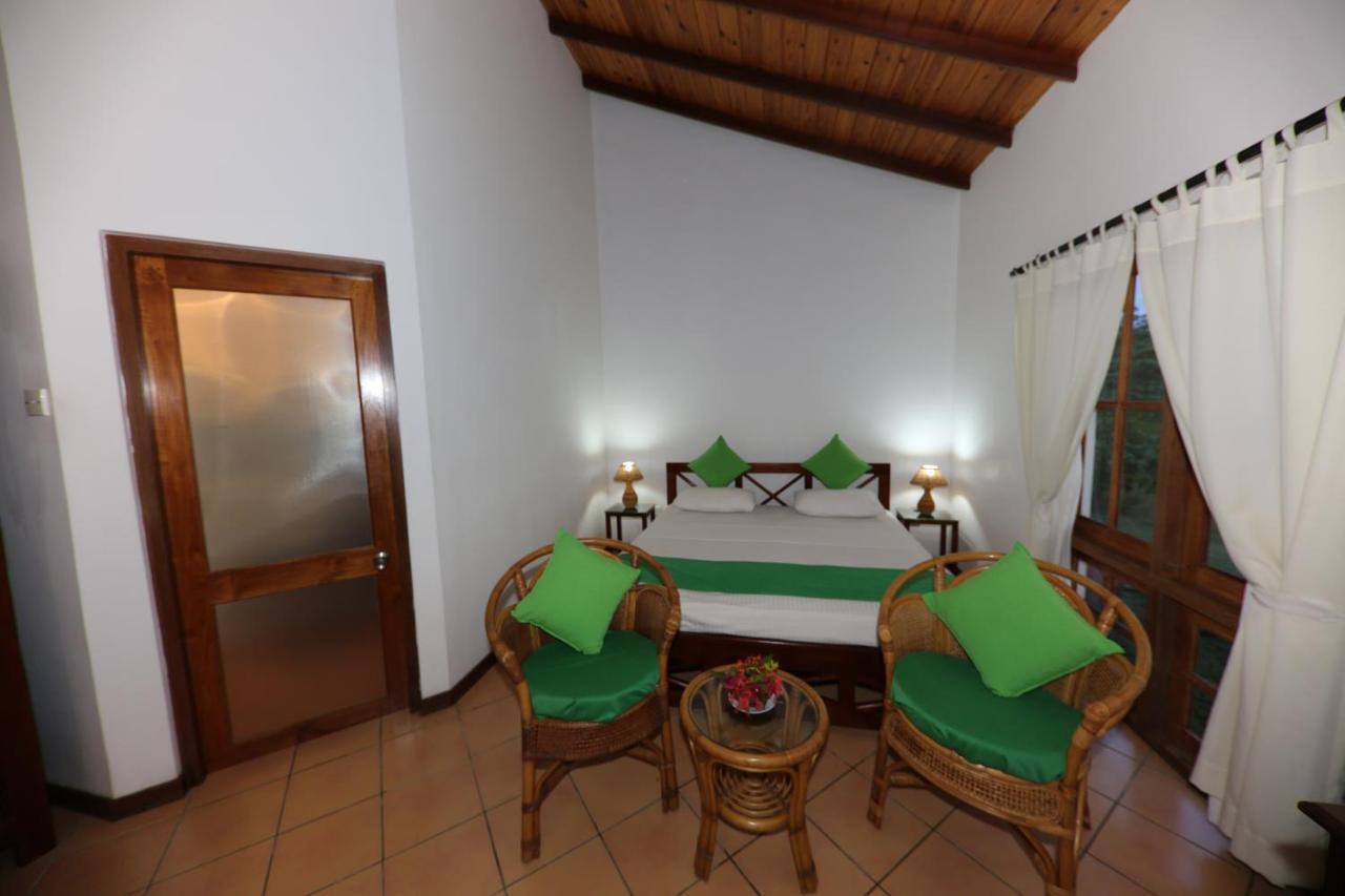 Hibiscus Garden Hotel Tissamaharama Extérieur photo